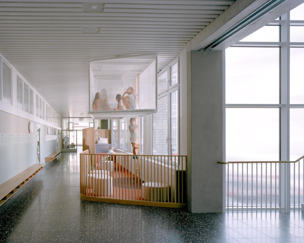 partner.images.school.alt